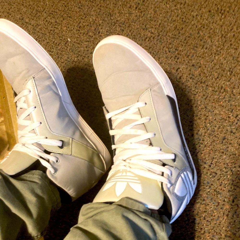 (RARE RETRO ADIDAS) MINT CONDITION